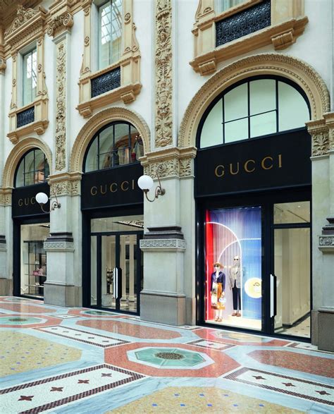 piastrelle ghisa negozi gucci|negozio gucci.